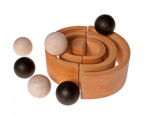 Monochrome 6 Wooden Balls
