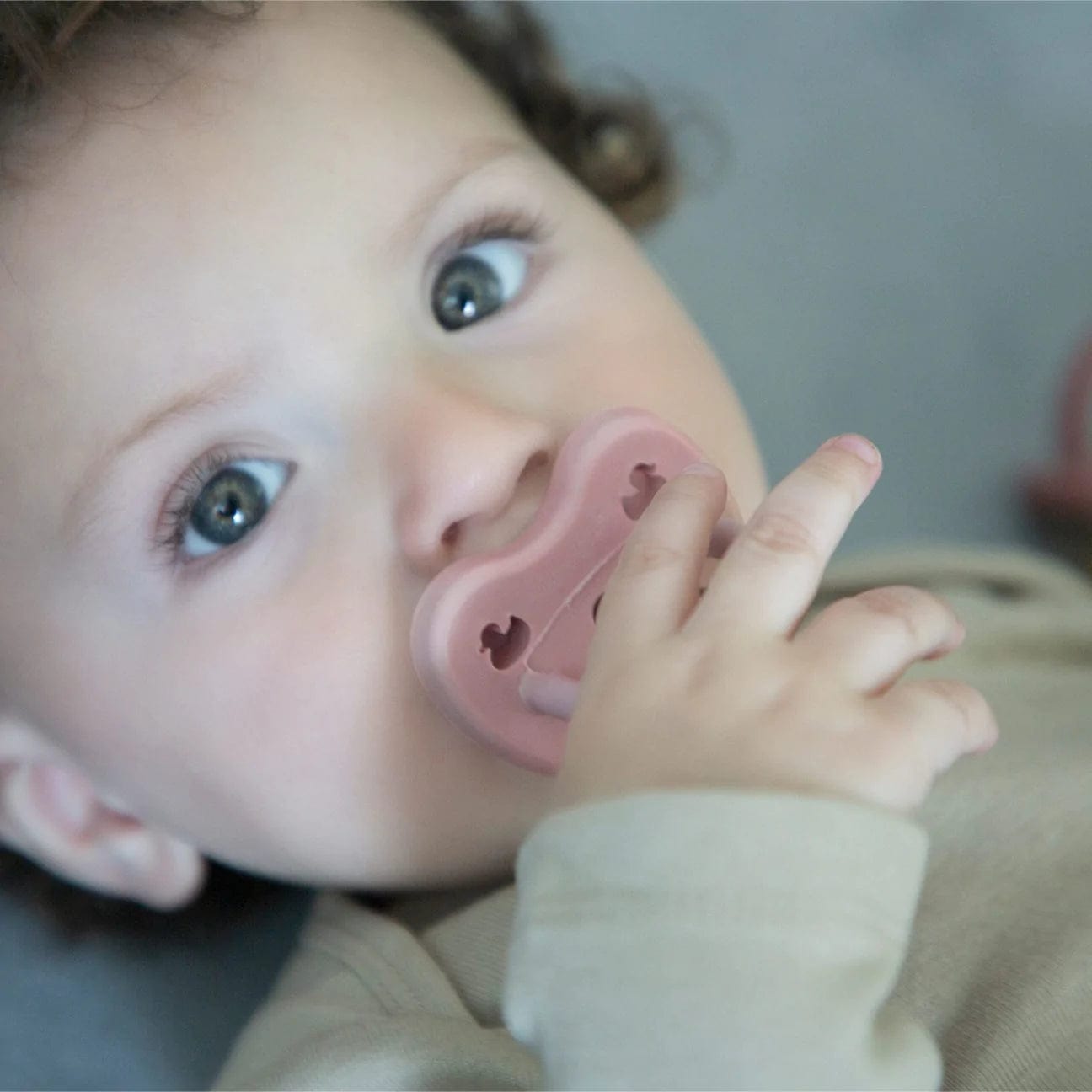 Hevea Pacifier Round Baby Blush 3-36 months Hevea Pacifiers & Teethers Lil Tulips