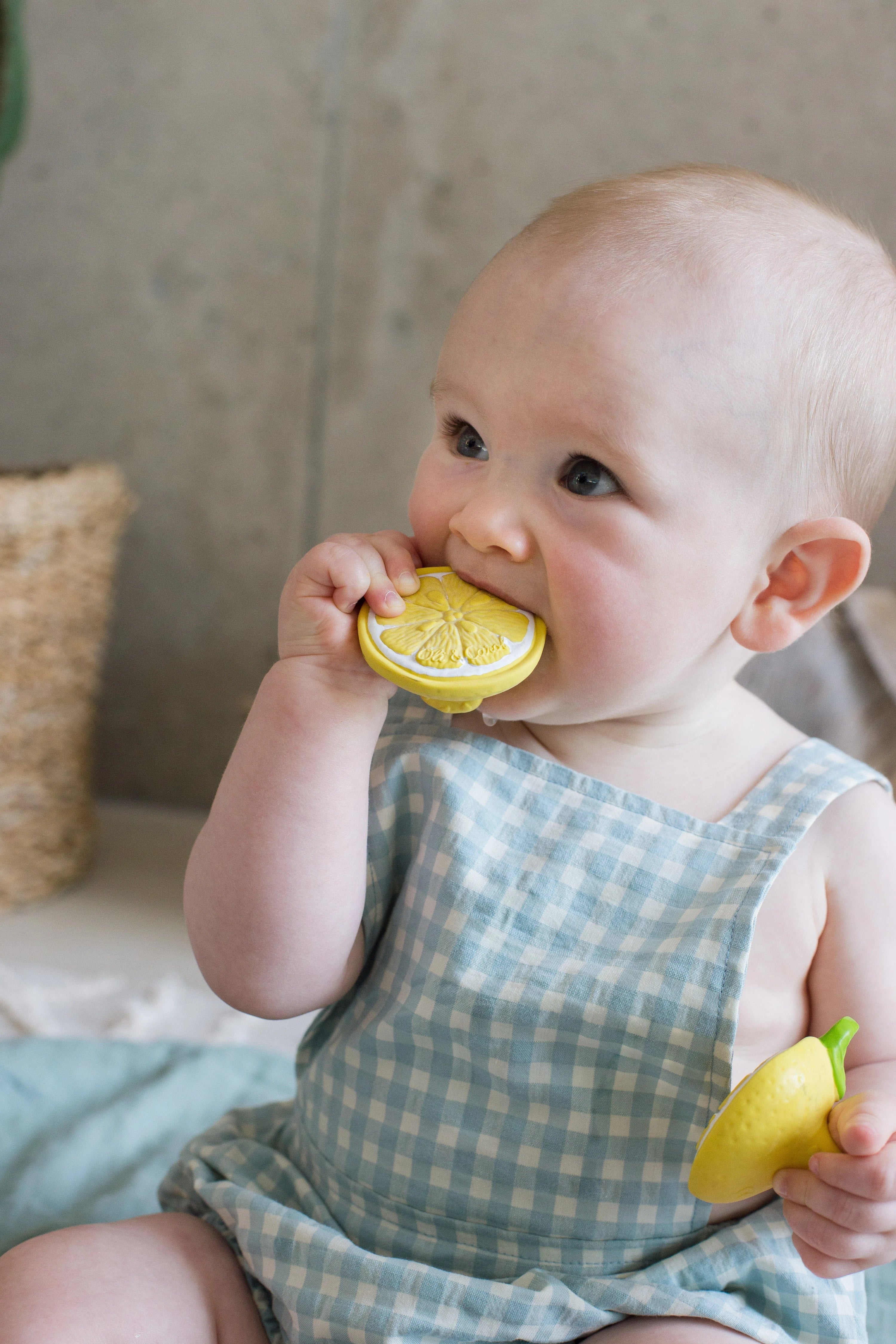 John Lemon Teether Oli & Carol Lil Tulips