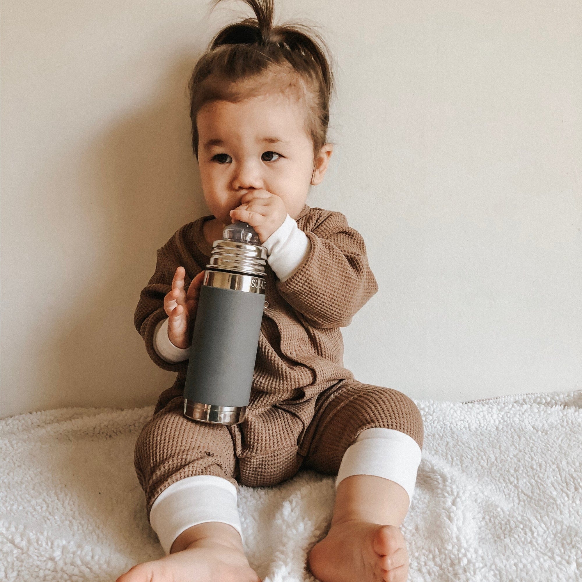 https://www.liltulips.com/cdn/shop/products/kiki-9oz-insulated-sippy-bottle-aqua-sleeve-pura-stainless-pura-stainless-lil-tulips-29834396794998.jpg?v=1659380372&width=2000