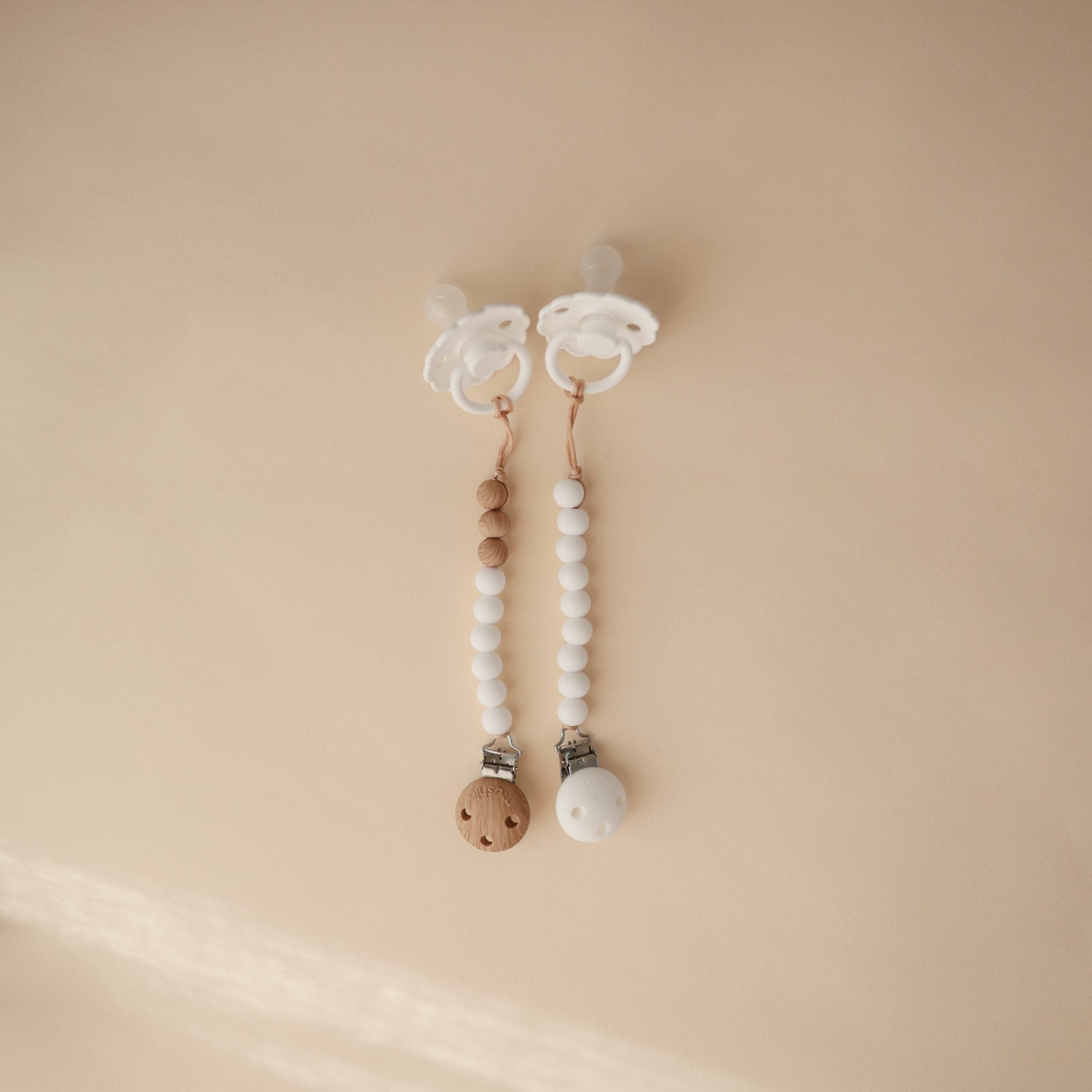 Pacifier Clip | Eva (White) Mushie Lil Tulips