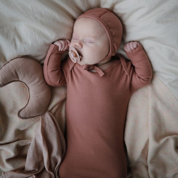 Ribbed Knotted Baby Gown (Cedar) Mushie Lil Tulips